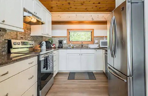 Northern Bruce Peninsula Cottage | Cobblestone Waterfront cottage 4 Bedrooms, 2 Bathrooms, Sauna at Lion Head