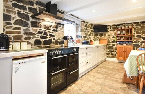 Craster Cottage | COBLE COTTAGE, family friendly, character holiday cottage in Craster