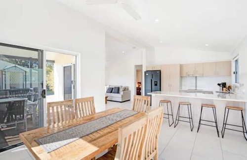 Eurong House | Cockatoo Cottage - Newly Built Beach House