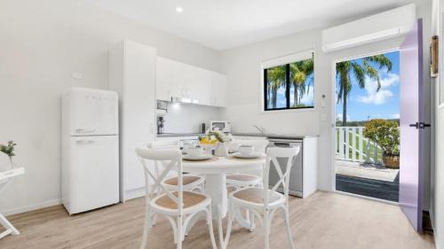 Repton House | Cockatoo - Sleeps 5, Luxe Riverside Retreat