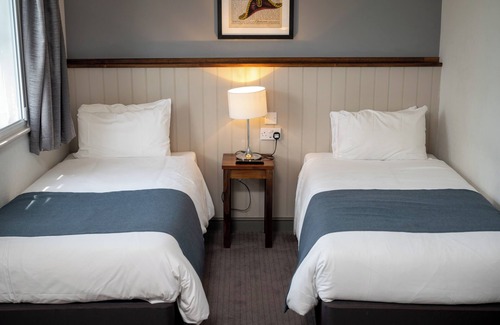 Binley Hotel | Cocked Hat Hotel by Greene Kings Inns