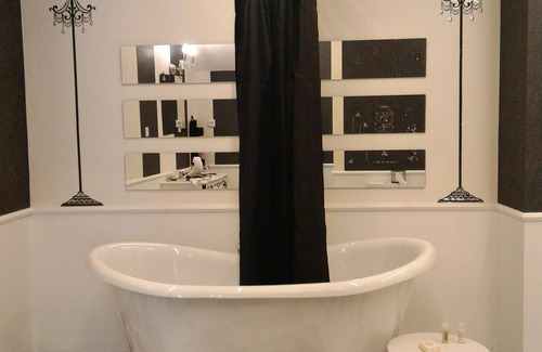 Centro / Baixa Apartment | Coco Chanel - Crown Jewel Suites