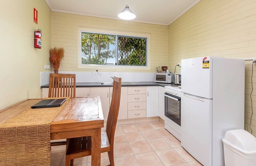 Scarness Apartment | Coconut Palms Deluxe Ground Floor Apartment - CoastHM