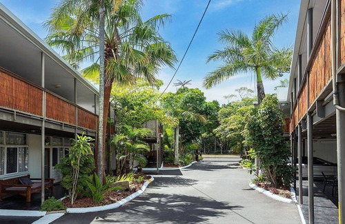 Scarness Apartment | Coconut Palms Deluxe Ground Floor Apartment - CoastHM