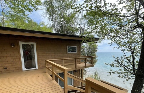Kewaunee House | Coco’s Cabin on Lake Michigan (private beach!)