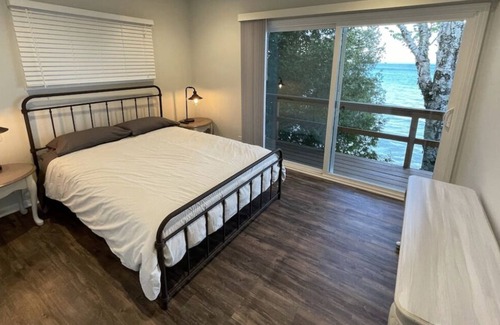 Kewaunee House | Coco’s Cabin on Lake Michigan (private beach!)
