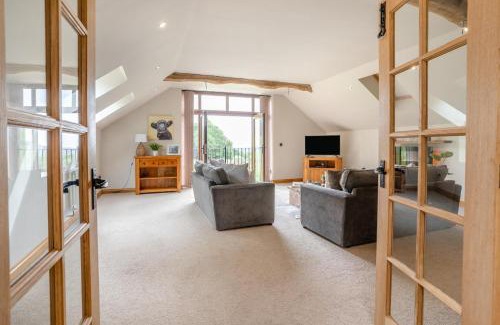 Cilybebyll House | Coed Y Nant Barn