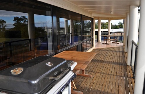 Lake Wangary House | Coffin Bay Retreat - A Top Notch Property with Great Views and Family Spaces