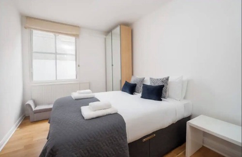 Brompton & Hans Town Apartment | Colebrook Court