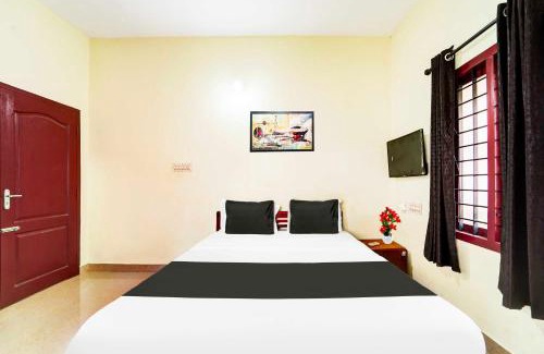 Kumbalam Hotel | Collection O Nettoor Near Lakeshore Hospital