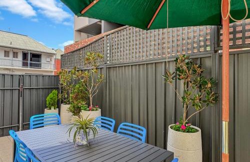 North Adelaide House | Colley's Nest - Family-friendly Townhouse with Patio