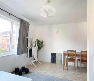 Lavender Fields Apartment | Colliers Wood 1 Bed South London Short Stay