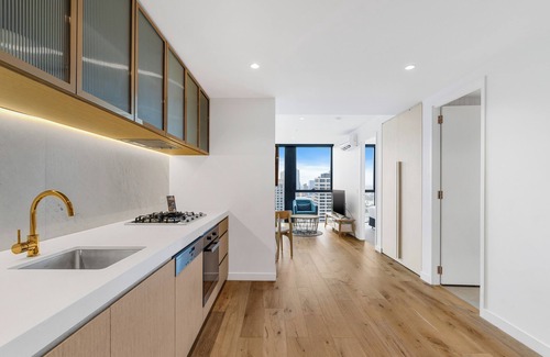 Melbourne Central Business District Apartment | Collins House Apartments by CLLIX