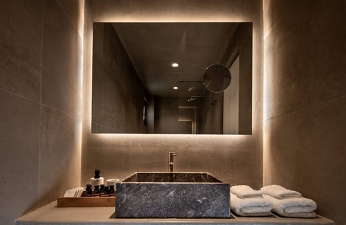 Kamari House | Colombos BeachFront