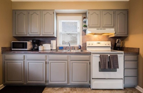 Jeffersonville - Clarksville House | Colonial Village Retreat 2BR