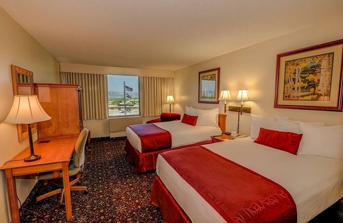 Grand Junction Hotel | Colorado Awaits! Minutes to Redlands Mesa Golf Course! Pool, Bar, Free Parking!
