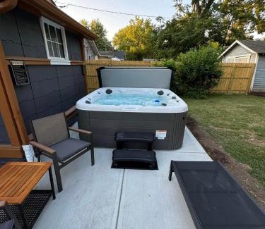 Indianapolis House | COLTS FALL FESTIVALS! 2 King Suites EV Chger Fire Pit Concerts Hot Tub