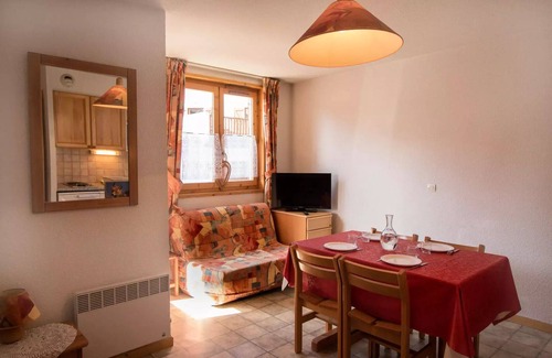 Aussois Apartment | COM213M : Wohnung in ruhiger Lage in der Nähe von kostenlosen Shuttles und dem Schwimmbad