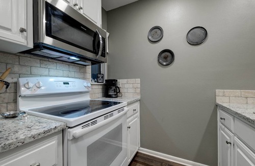 New Braunfels Resort | Comal River Getaway at the Fluss Haus B204
