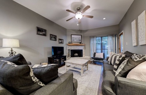 New Braunfels Resort | Comal River Getaway at the Fluss Haus B204