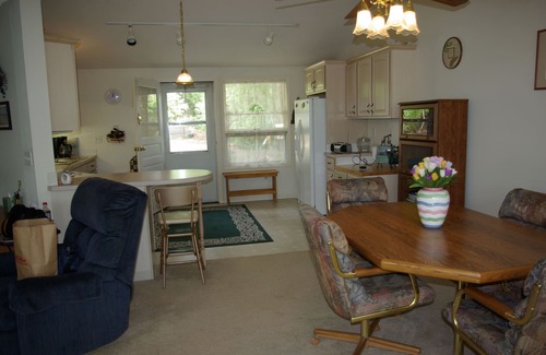 New Era House | Come and enjoy Bootsie's Place for a wonderful and relaxing get away!