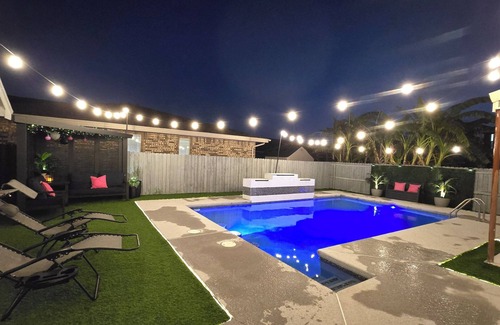 Mission House | Come and enjoy our amazing pool at The Getaway