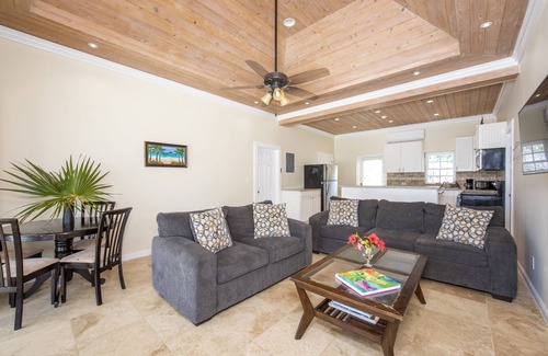 Rainbow Bay House | Come And Go Villa 2 Bedroom Home