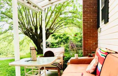 Mars Hill House | Come enjoy a Working Vacation, Quiet Mountain Retreat or Outdoor Play stay.