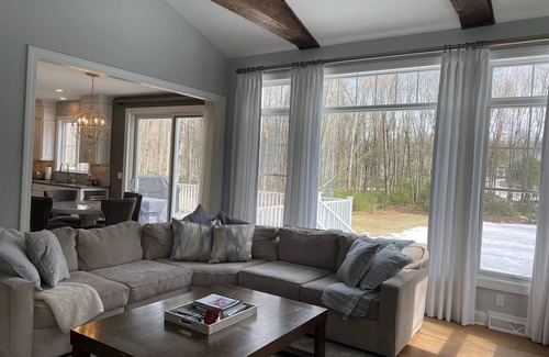 Saratoga Springs House | Come enjoy the track and the beautiful Saratoga Springs at our home!