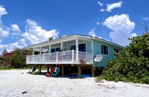 Placida Cottage | Come enjoy this beautiful slice of paradise on famous Florida gulf coast