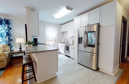 Corryville Apartment | Come Explore @ Zoo Station!