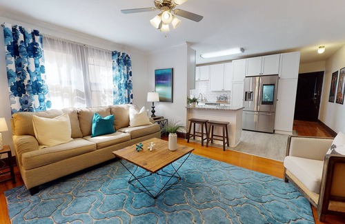 Corryville Apartment | Come Explore @ Zoo Station!