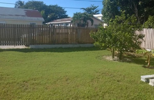Dunmore Town House | Come on over and enjoy that long awaited vacation at Uncle Lou Cottage. Come see