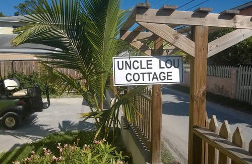 Dunmore Town House | Come on over and enjoy that long awaited vacation at Uncle Lou Cottage. Come see