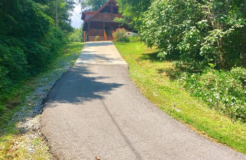 Sevierville Cabin | Come relax in our privately located but convenient cozy cabin !