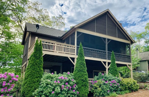 Cullowhee House | Come Relax in the Mountains! Screen Porch, Fireplaces, Views, Hikes & Waterfalls