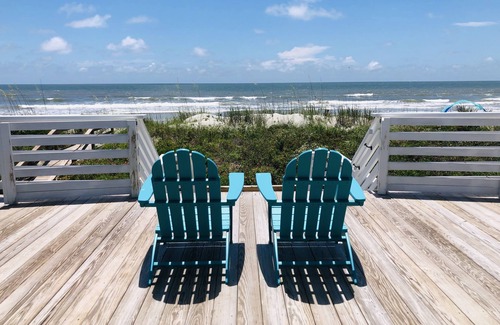 Folly Beach House | Come stay in this front beach original Folly cottage with“A Million Dollar View”