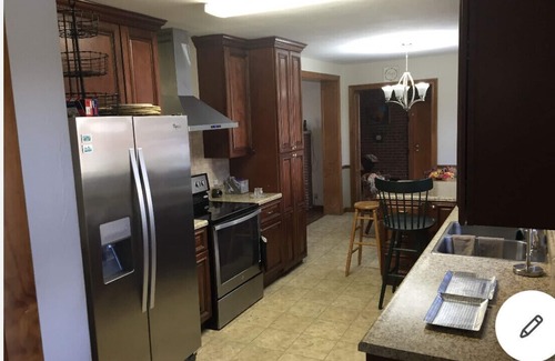 Spanish Lake House | Come Stay with us - We welcome Royals like you