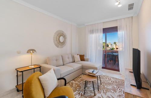 Motril Apartment | Comeback NOCHES DE BLANCO SATÉN