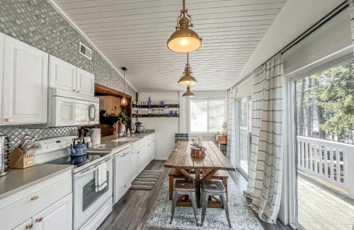 Blakeslee House | Comes with canoe and kayak use Lake house with hot tub and fire pit