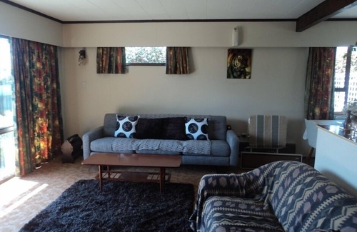 Two Mile Bay House | Comfortable two bedroom bach