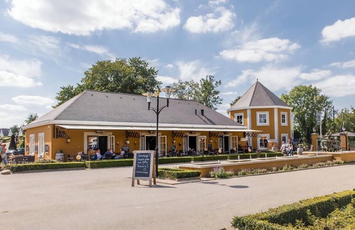Municipality of Valkenburg aan de Geul Villa | Comfort 10-person villa in the holiday park Landal Kasteeldomein De Cauberg