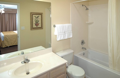 Table Rock Hotel | Comfort and Convenience! Near Jim Stafford Theatre, Children's Playground