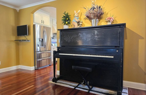 Dunlap House | Comfort and Luxury Tropical Villa with EV Charger.