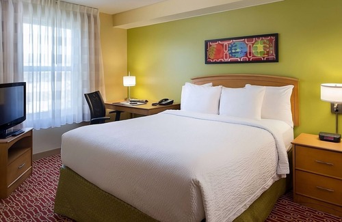 Shea Business Park Hotel | Comfort and Relaxation! 3 Comfortable Units, Pool, Near OdySea Aquarium