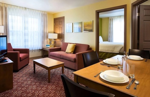 Shea Business Park Hotel | Comfort and Relaxation! 3 Comfortable Units, Pool, Near OdySea Aquarium