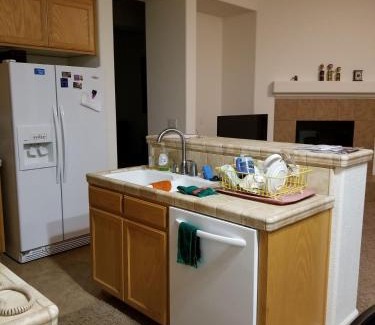 Vacaville House | Comfort and Style Full bed shared bathroom