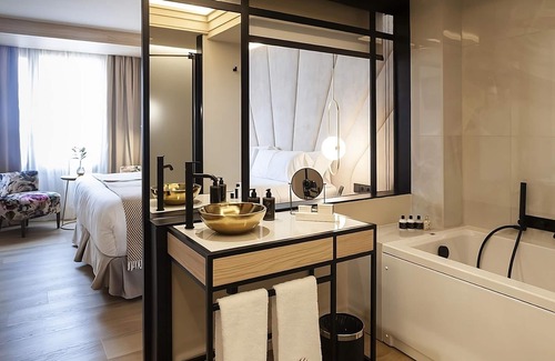 Sant Nicolau Hotel | Comfort & Convenience! Spacious Pet-friendly Room, Large Window, Fantastic View