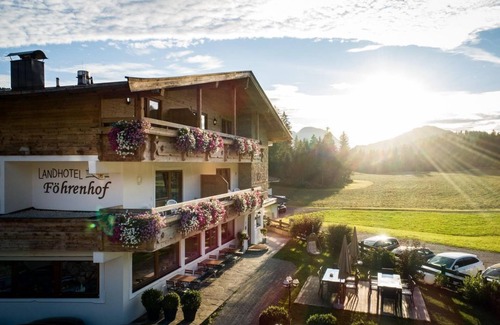 Ellmau House | Comfort double room with shower, WC mountain view - Landhotel Föhrenhof