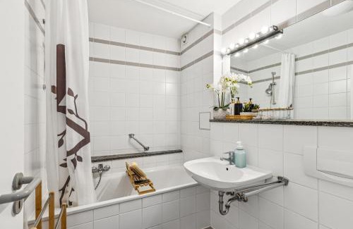 Neunkirchen Apartment | Comfort Family & Business Apartment in Neunkirchen - 2 SZ - bis zu 5 Pers - Balkon - Badewanne - WLAN 250 Mbit - Parkplatz - Self-Check-in
